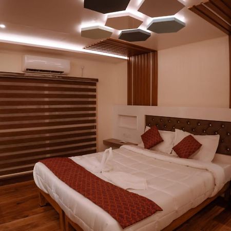 Victoria Houseboats Hotel Alappuzha Exterior photo