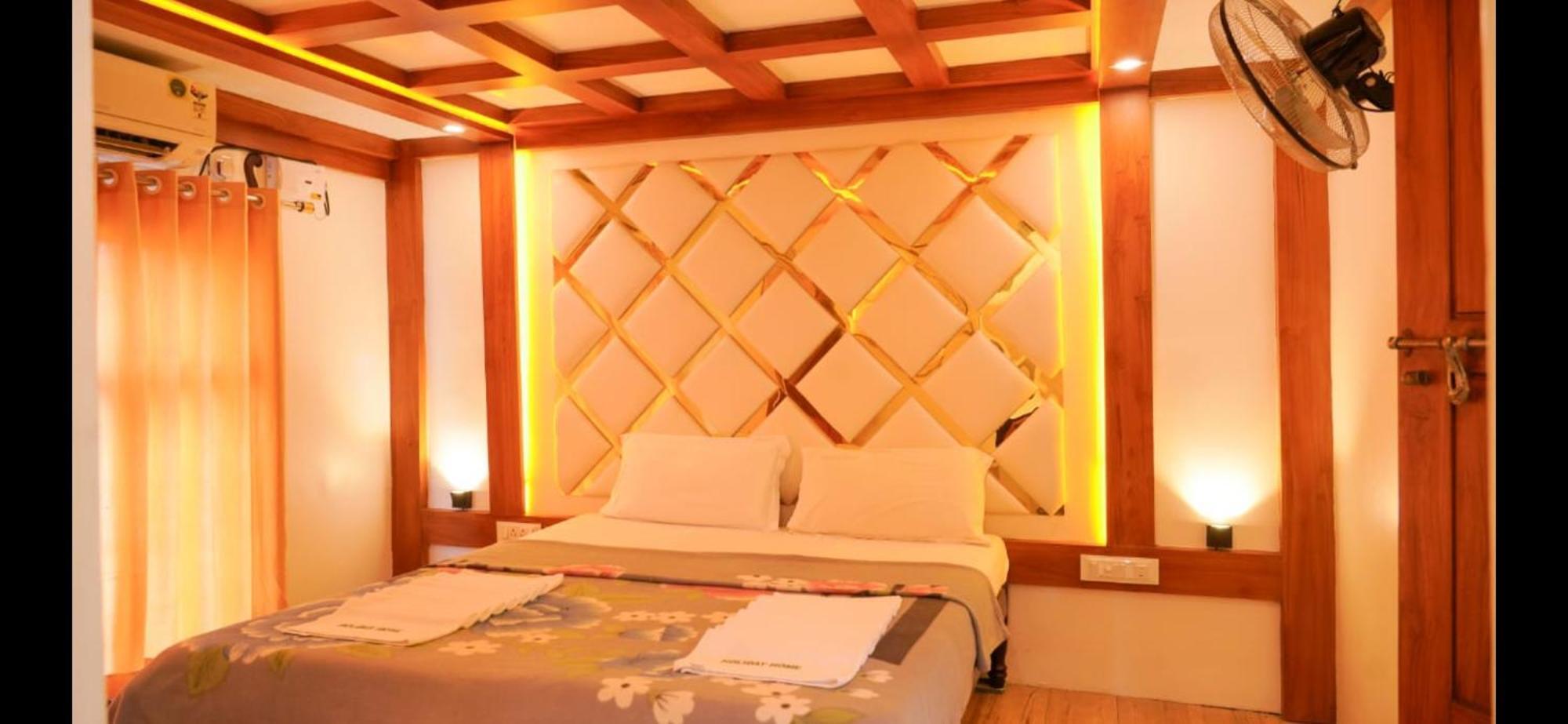 Victoria Houseboats Hotel Alappuzha Exterior photo