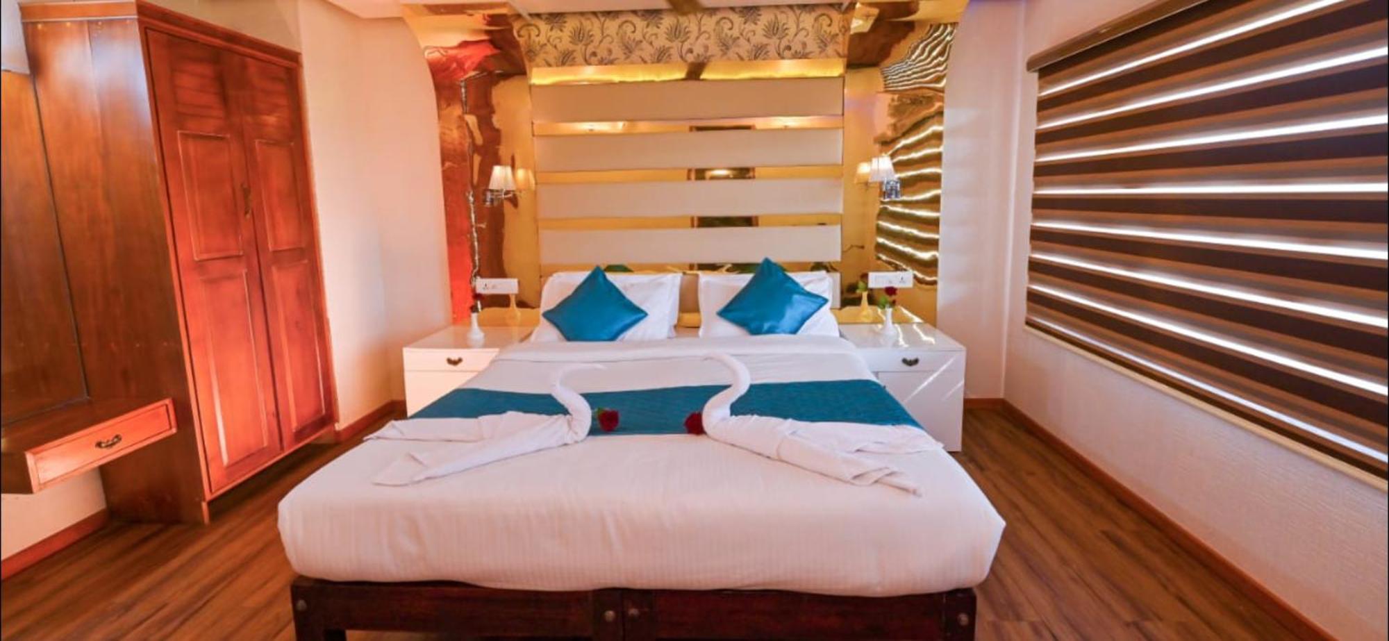 Victoria Houseboats Hotel Alappuzha Exterior photo