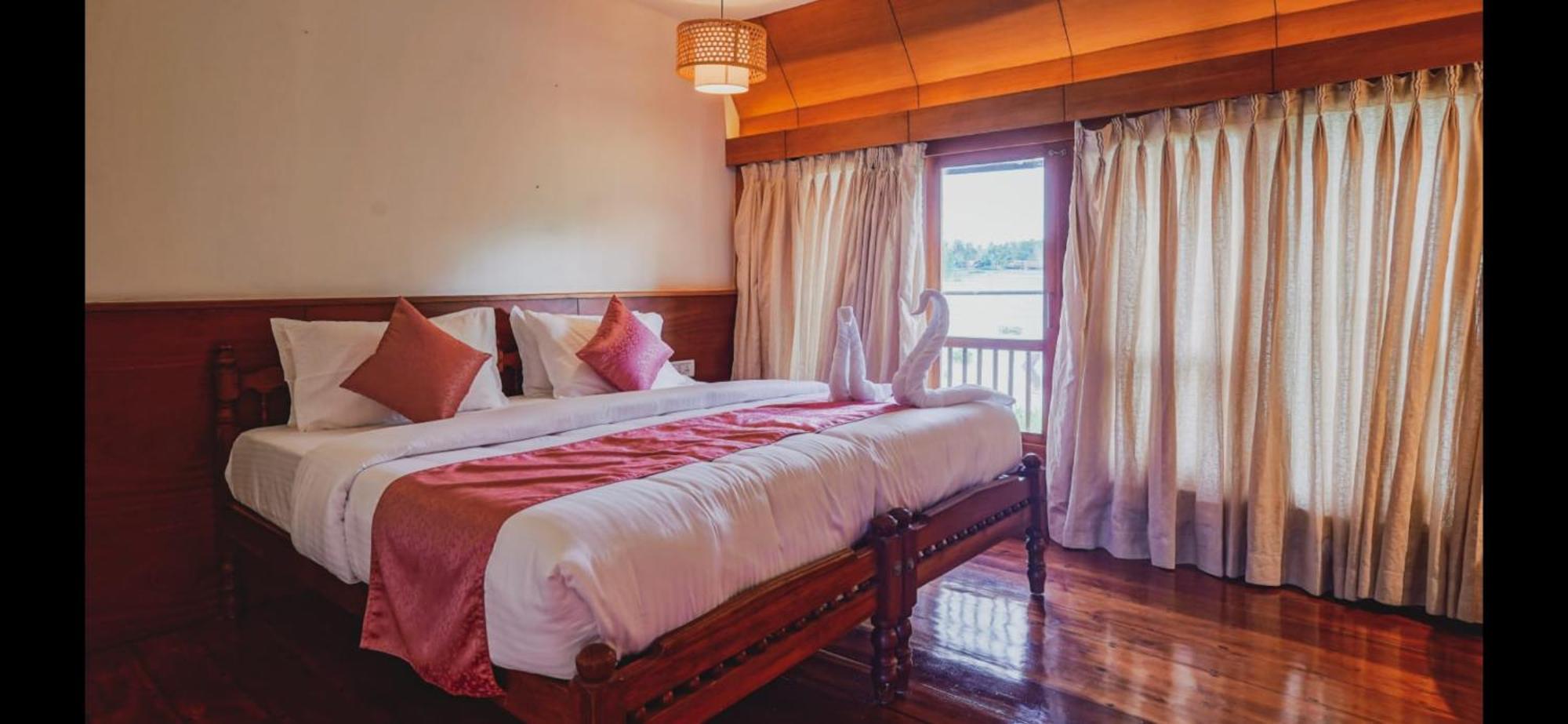 Victoria Houseboats Hotel Alappuzha Exterior photo