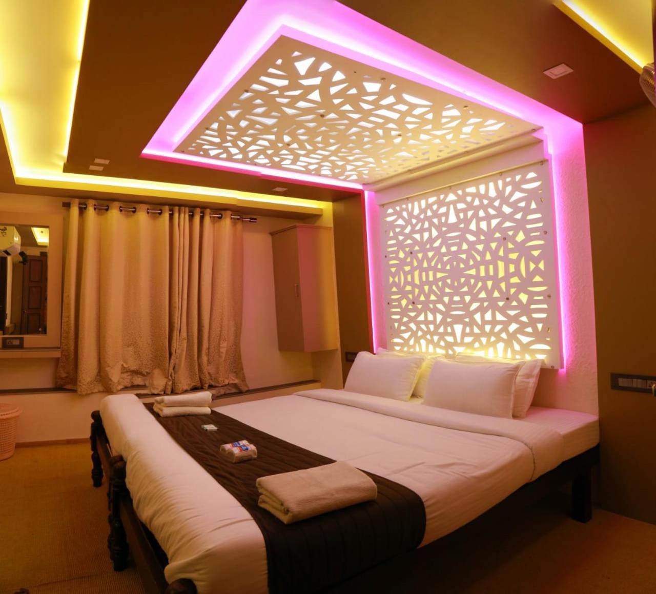 Victoria Houseboats Hotel Alappuzha Exterior photo