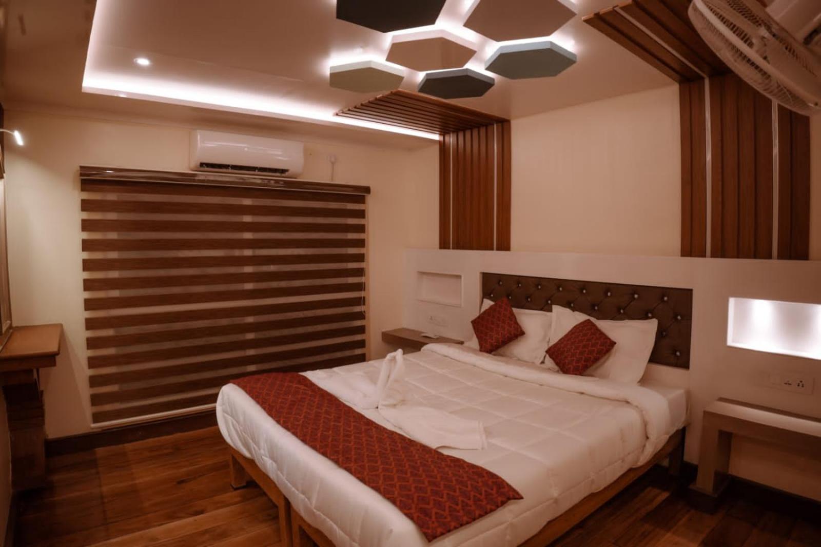 Victoria Houseboats Hotel Alappuzha Exterior photo