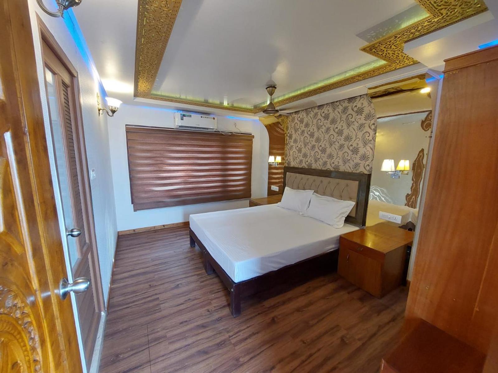 Victoria Houseboats Hotel Alappuzha Exterior photo